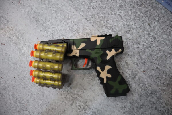 M16 Auto Toy Gun Glock with 18 Pcs Foam Darts Bullets - Multicolor