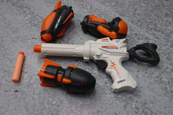 Lumo Eve Sponge Adventure – Space Alliance Weapons Toy Set