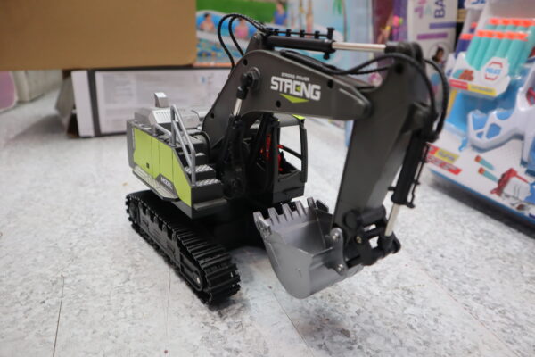 Alloy Model JCB with Metal Claw – Built Tough, Built to Play
