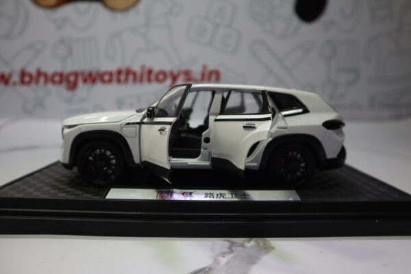 With smoking CHE ZHI Die-Cast Car Model – Mercedes-Benz GL500 | Premium Design and Pull-Back Action